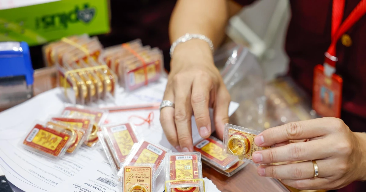 Giá vàng hôm nay giảm mạnh gần 3 triệu đồng: Nguyên nhân và dự báo