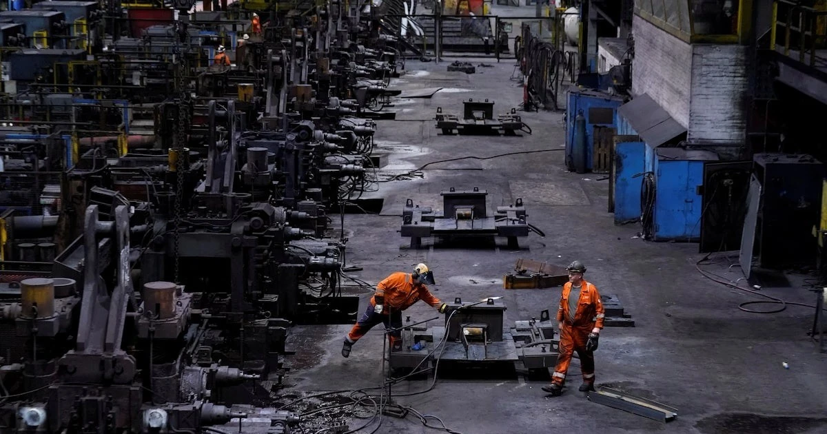 Giá vàng giảm dưới 5.000 USD khi dầu thô tăng nóng giữa căng thẳng Trung Đông