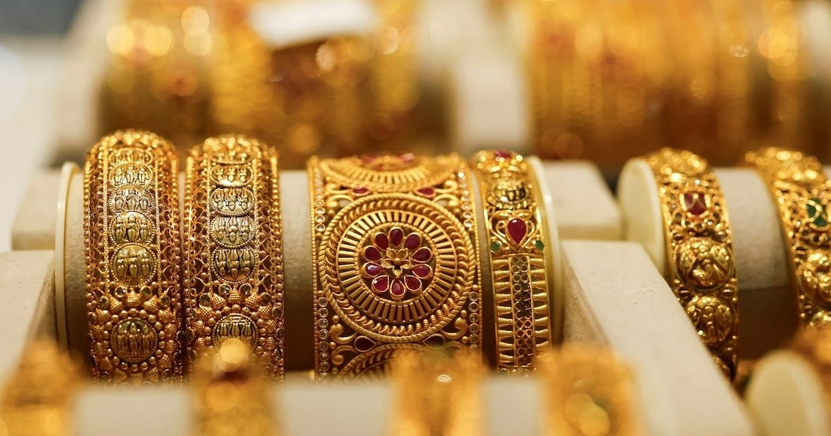 Giá vàng thế giới giảm mạnh do USD tăng, giá dầu thô leo thang