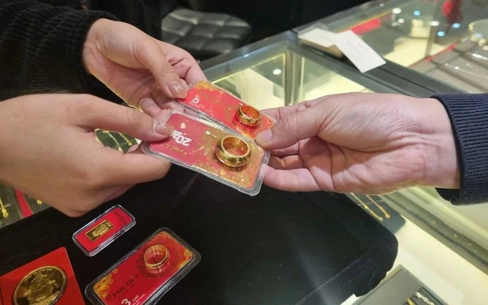 Giá vàng hôm nay giảm mạnh, vàng nhẫn thấp hơn vàng miếng SJC