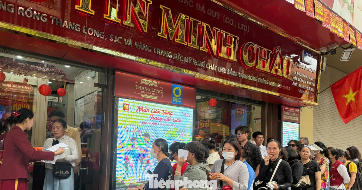 Bảo Tín Minh Châu giới hạn bán vàng nhẫn, khách hàng xếp hàng đông