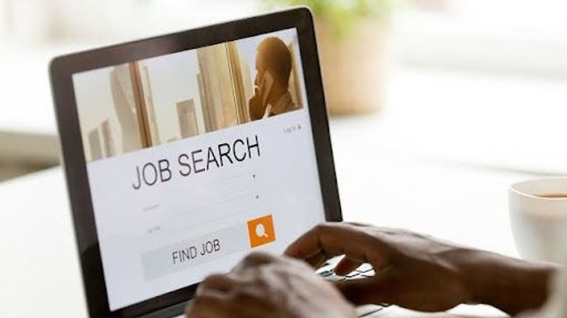 Giá vàng giảm mạnh bất chấp số đơn xin trợ cấp thất nghiệp Mỹ giảm sâu