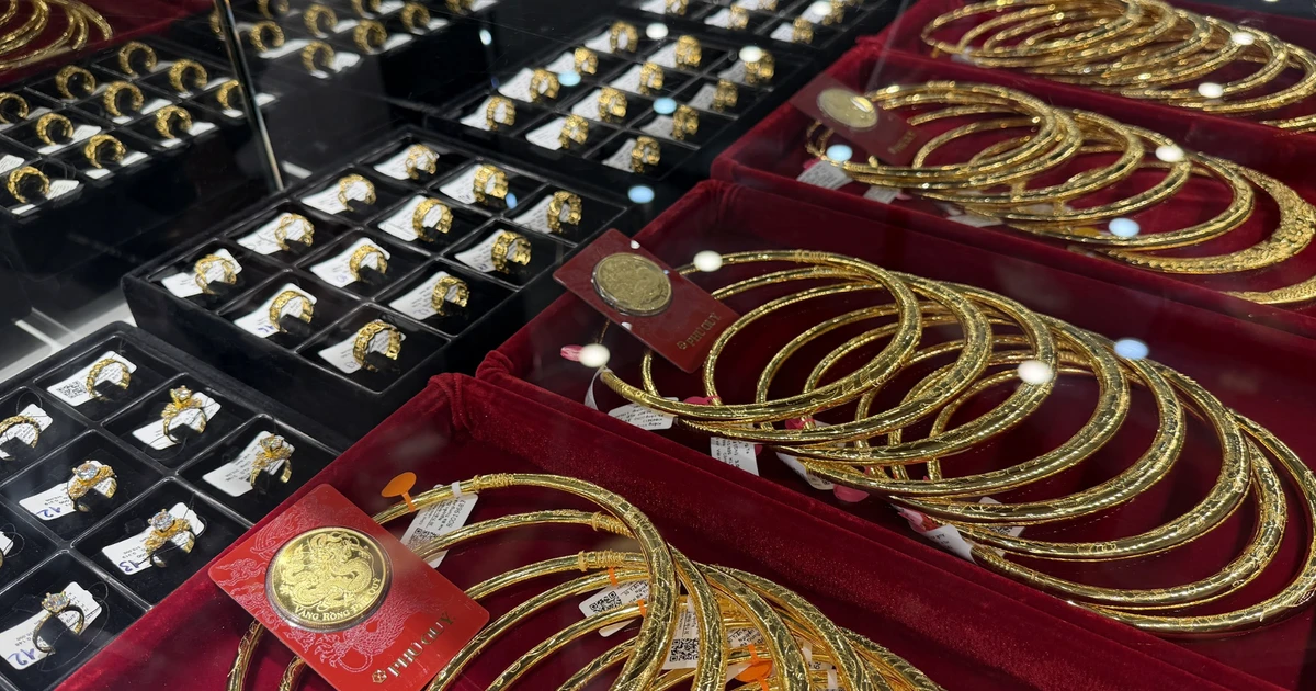 Giá vàng hôm nay giảm sâu, khoảng cách với thế giới thu hẹp nhanh