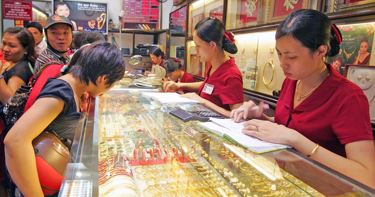 Giá vàng hôm nay lao dốc mạnh, SJC mất 2,5 triệu