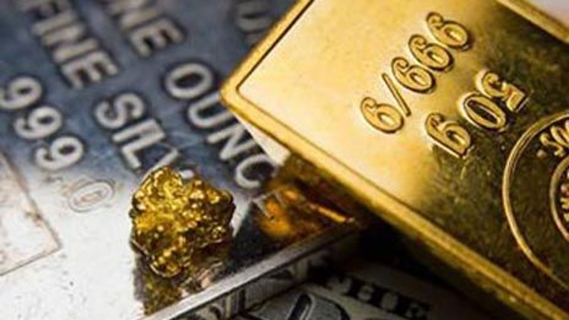 Giá vàng giảm nhẹ, giá bạc tăng khi thị trường chờ dữ liệu mới