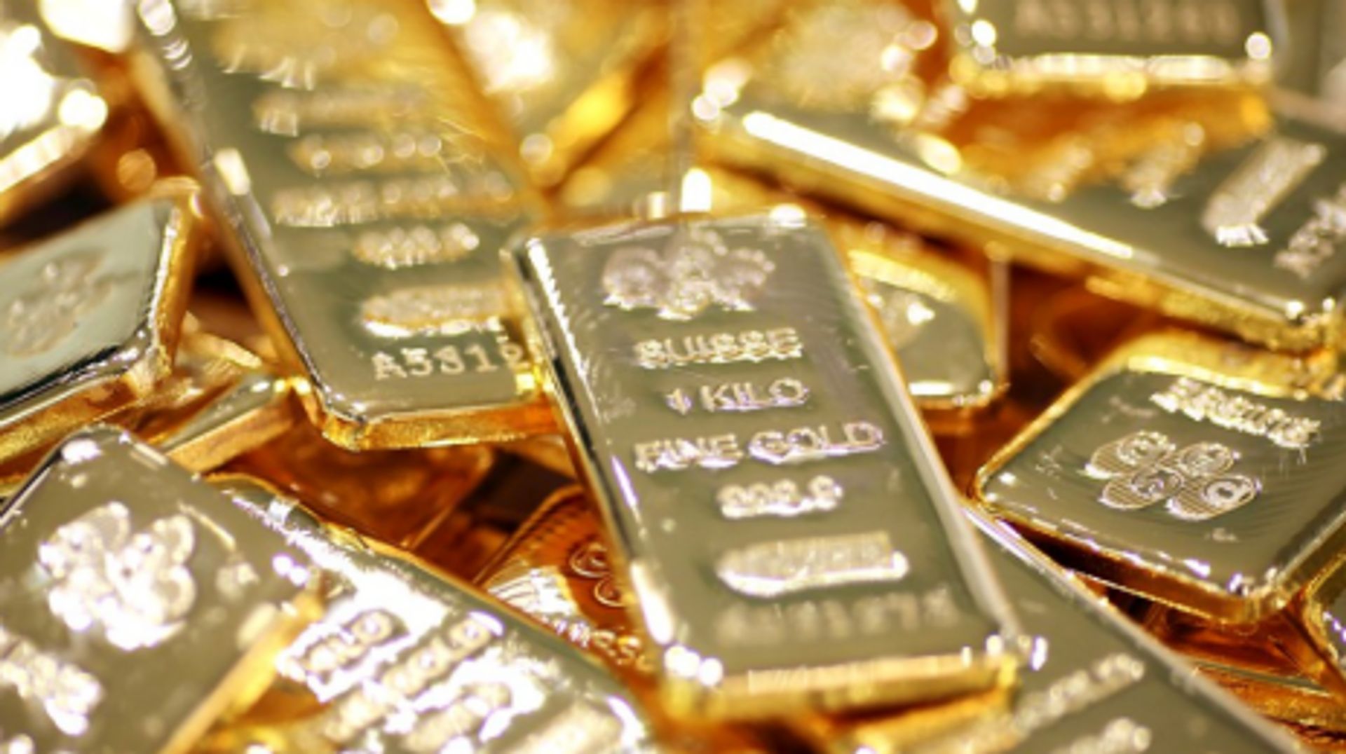 Giá vàng và bạc lao dốc, vàng thử thách ngưỡng 4.500 USD do căng thẳng Iran và lo ngại lãi suất
