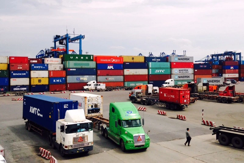 Giá vàng giảm, lạm phát vượt 4% và nhập siêu gần 14 tỷ USD tại Việt Nam