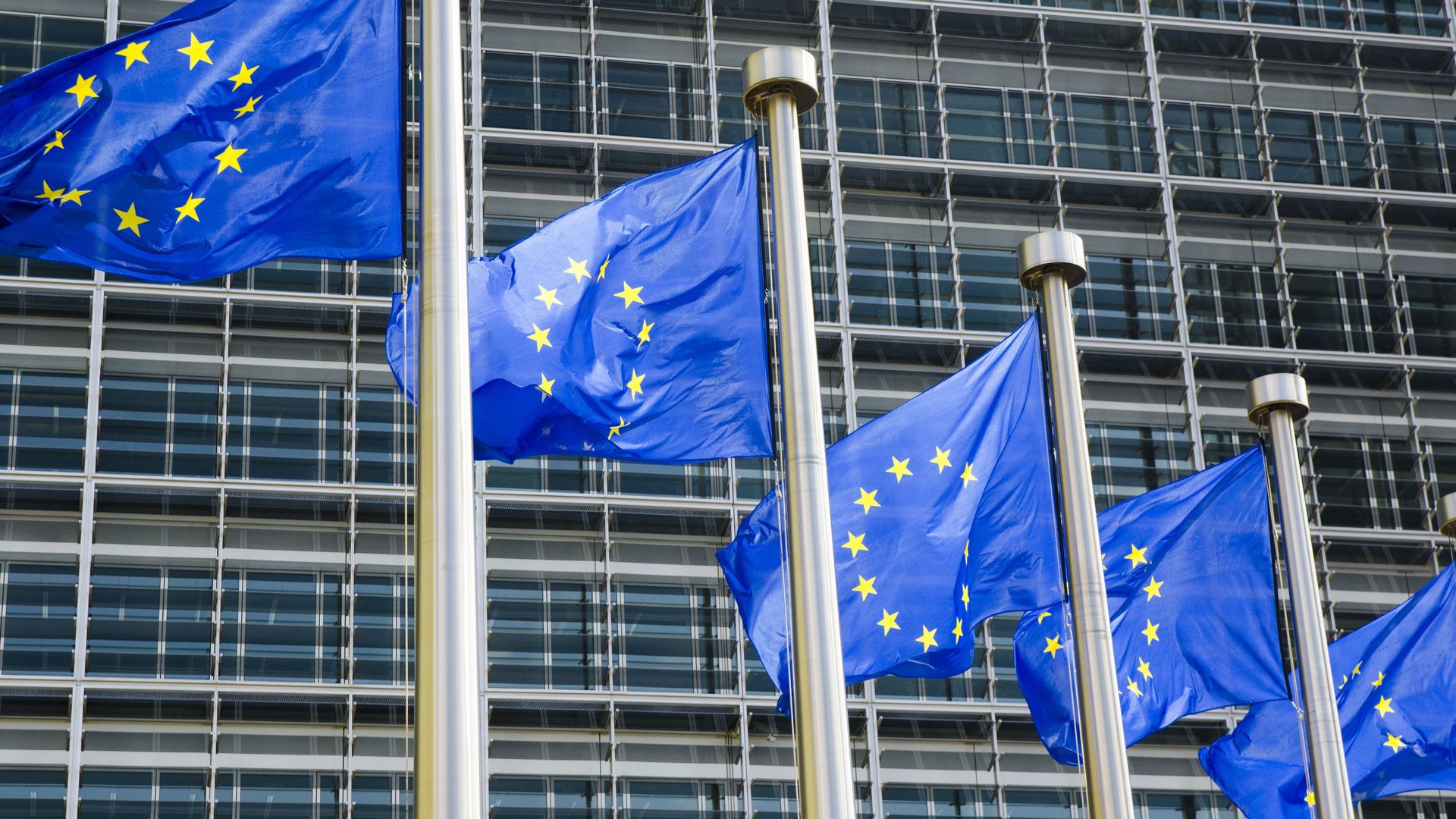 Giá vàng chật vật trước đồng euro khi ECB tăng lãi suất 25 điểm cơ bản