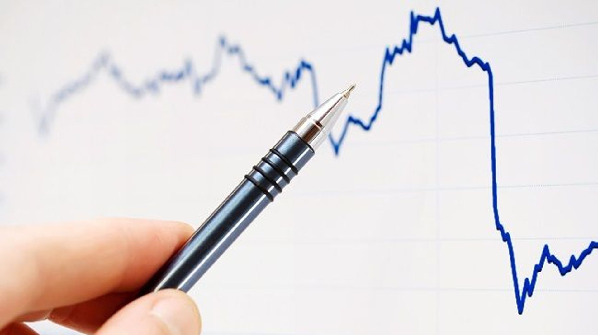 Giá vàng chịu áp lực khi khảo sát Philly Fed phục hồi lên 10.3 trong tháng 6