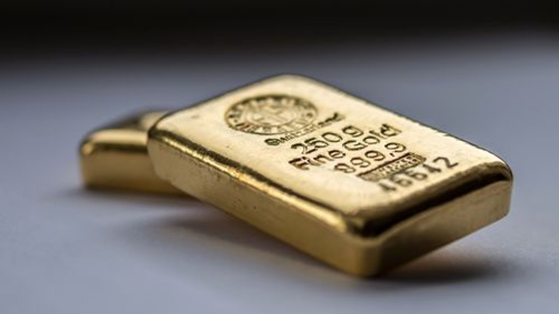 Đồng USD tăng mạnh đẩy giá vàng và bạc giảm sâu, ING hạ dự báo năm 2026