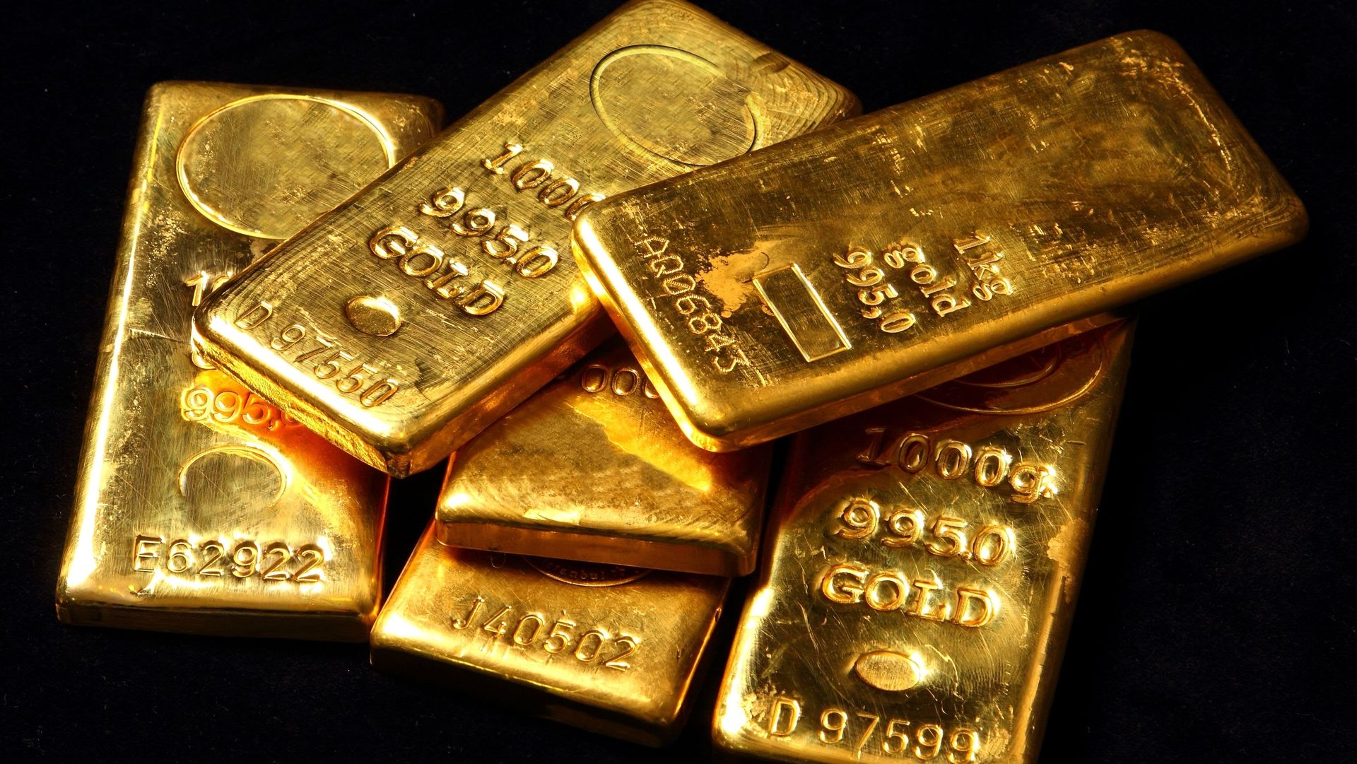 Giá vàng tăng nhanh tiến sát ngưỡng 4.100 USD sau dữ liệu lạm phát Mỹ giảm sâu
