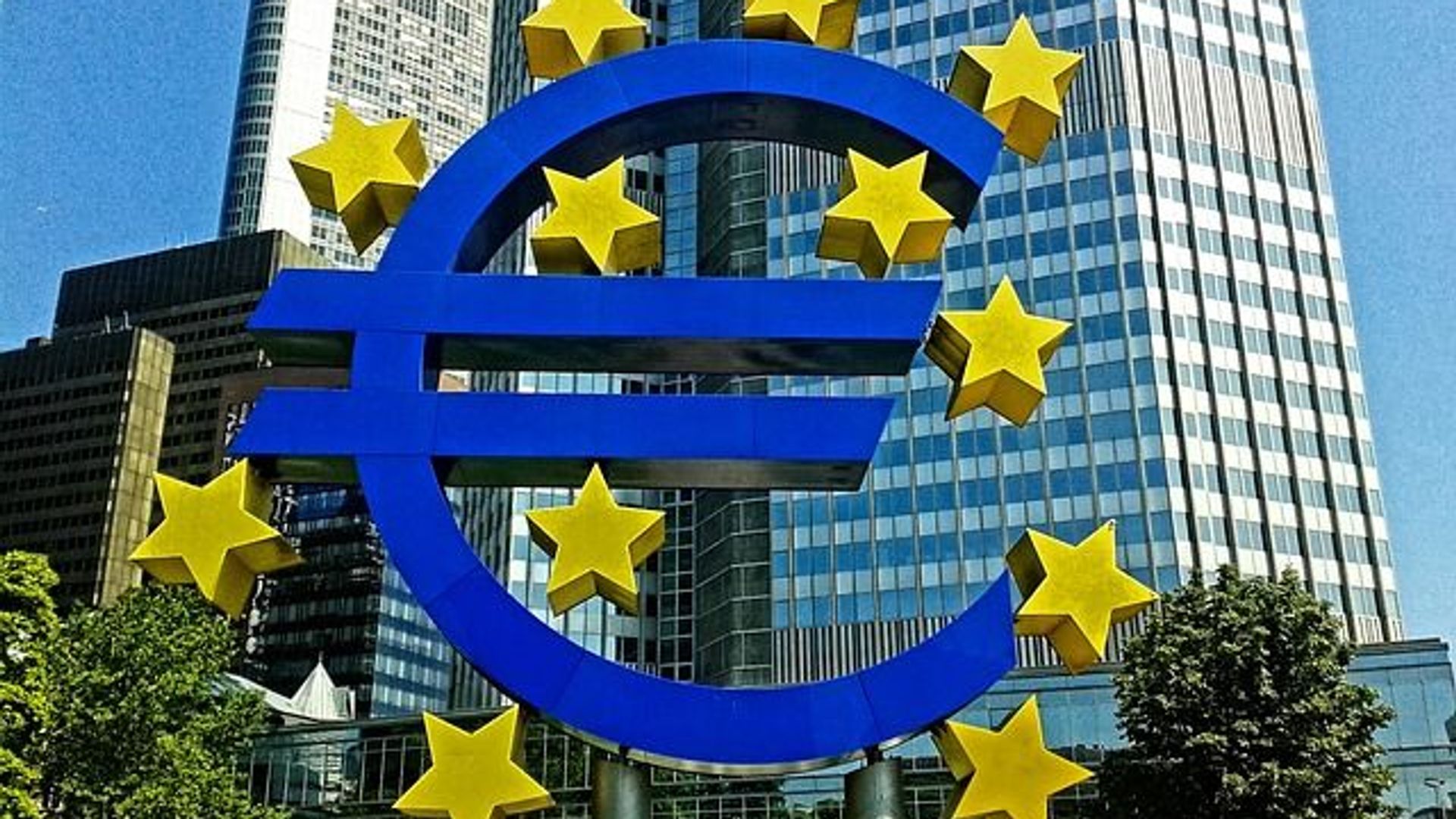 Giá vàng thế giới giữ vững vùng hỗ trợ quan trọng dù ECB không tăng lãi suất