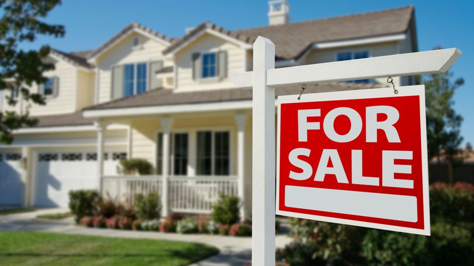Giá vàng giảm nhẹ khi doanh số bán nhà mới tại Mỹ giảm 10,5% trong tháng 7