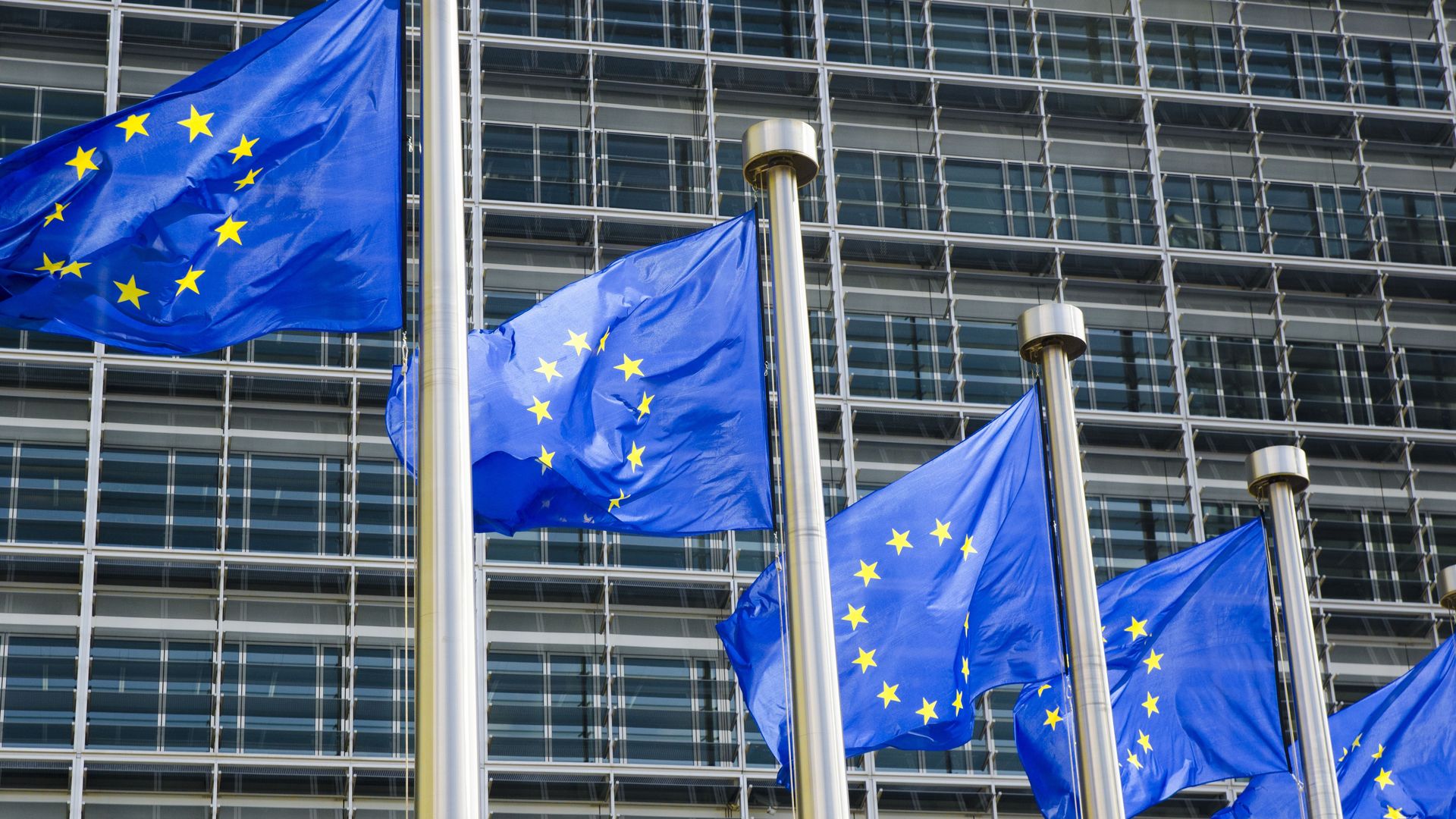 Giá vàng giảm nhẹ dù ECB tăng lãi suất 25 điểm cơ bản